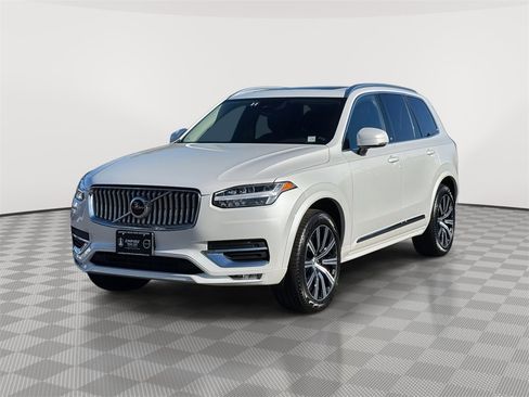 Certified 2025 Volvo XC90 B5 Core image 2