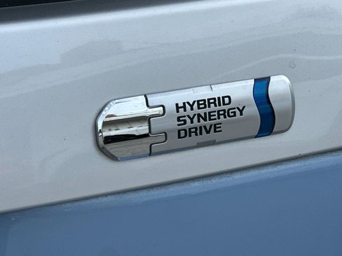 Used 2015 Toyota Prius Plug-In Hybrid image 26