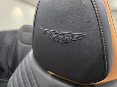Used 2022 Aston Martin DB11 Volante RWD image 5