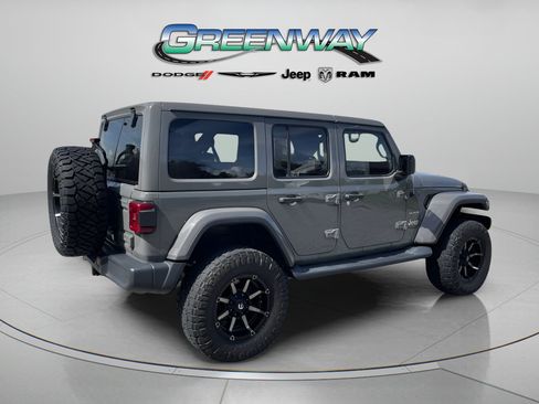 Used 2018 Jeep Wrangler Unlimited Sahara AWD/4WD image 4