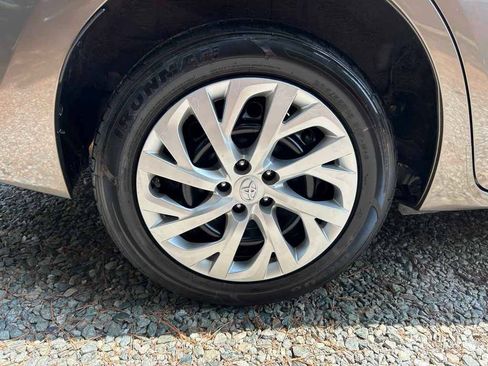 Used 2017 Toyota Corolla LE FWD image 18