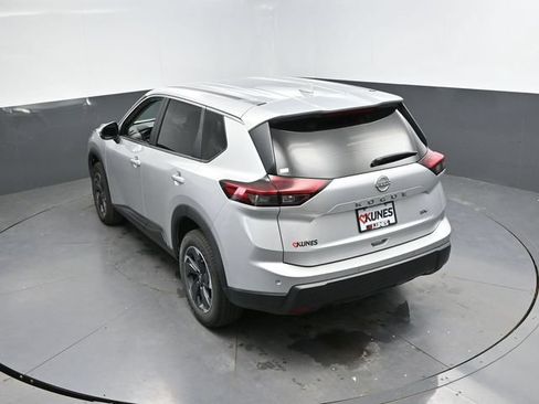 Used 2024 Nissan Rogue SV FWD image 41