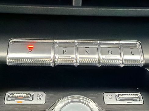 Used 2024 Lincoln Nautilus Reserve image 33