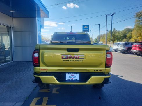 Used 2023 GMC Canyon AT4 w/ AT4 Premium Package image 9