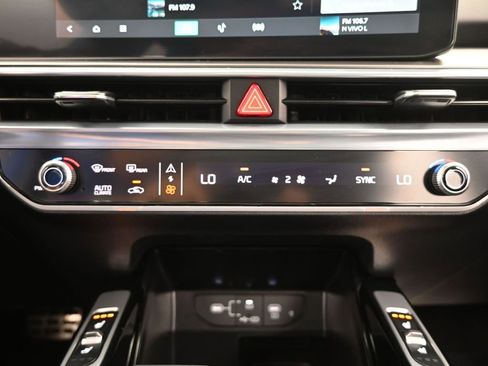 Used 2025 Kia Sorento SX image 28