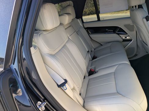 New 2025 Land Rover Range Rover SE image 27
