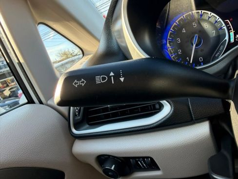 Used 2023 Chrysler Pacifica Touring-L image 28