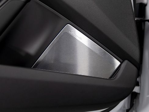 Certified 2025 Porsche 911 Carrera image 16