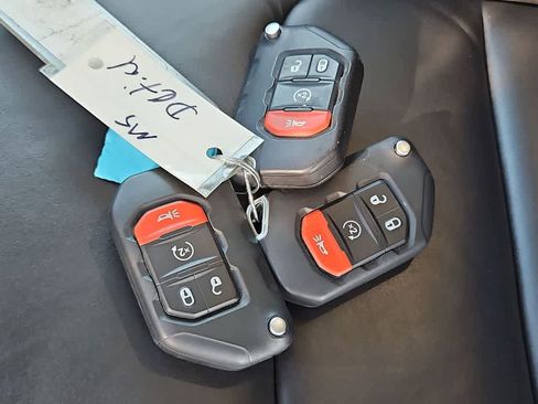 Used 2024 Jeep Wrangler Unlimited Rubicon image 35