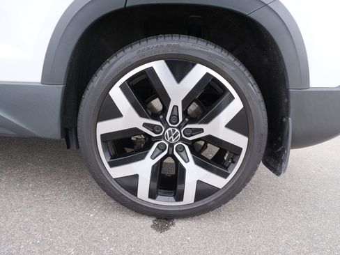 Used 2022 Volkswagen Taos SEL image 12