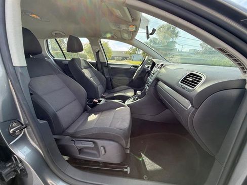 Used 2010 Volkswagen Golf 4-Door image 16