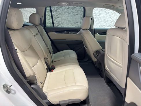 Used 2022 Cadillac XT6 Premium Luxury image 12
