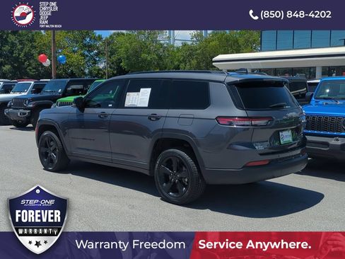 Used 2023 Jeep Grand Cherokee L Limited w/ Luxury Tech Group II RWD image 4