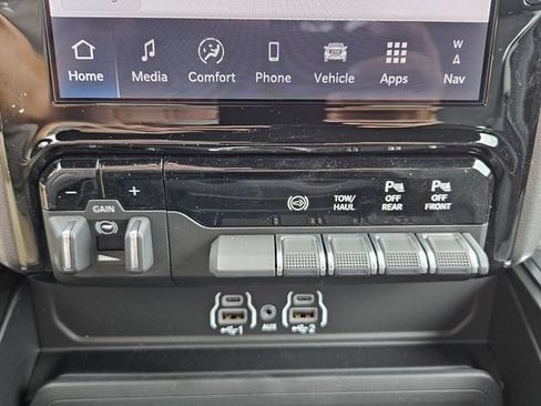 New 2025 RAM 2500 Big Horn AWD/4WD image 19