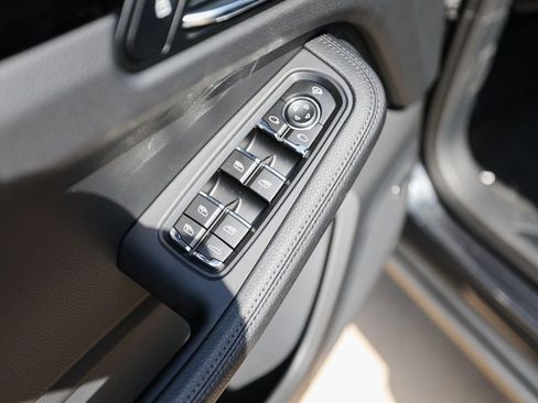 Certified 2025 Porsche Macan image 23