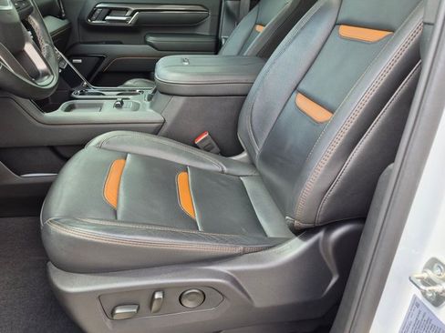 Used 2025 GMC Sierra 2500 AT4 w/ AT4 Premium Plus Package AWD/4WD image 16