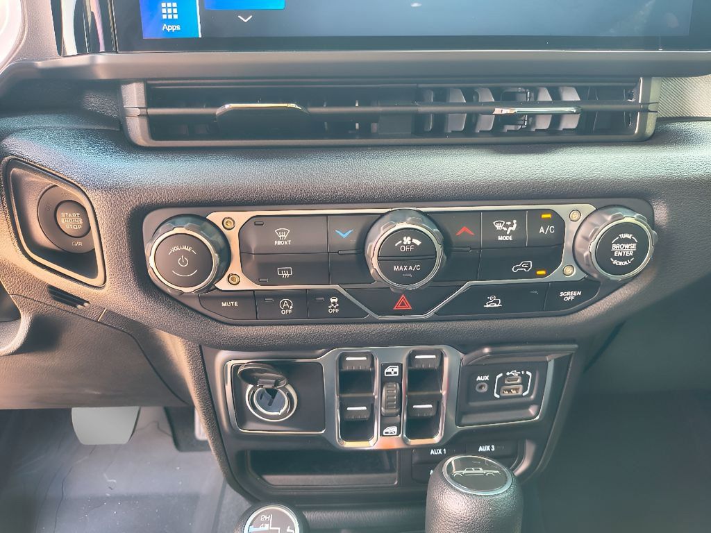 Used 2024 Jeep Gladiator Sport AWD/4WD image 19