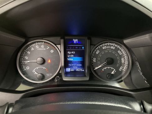 Used 2018 Toyota Tacoma TRD Sport w/ Technology Package image 28