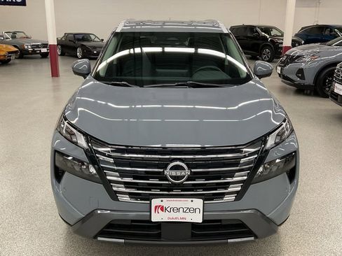 Used 2024 Nissan Rogue SL image 2