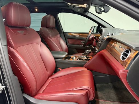 Used 2019 Bentley Bentayga image 20