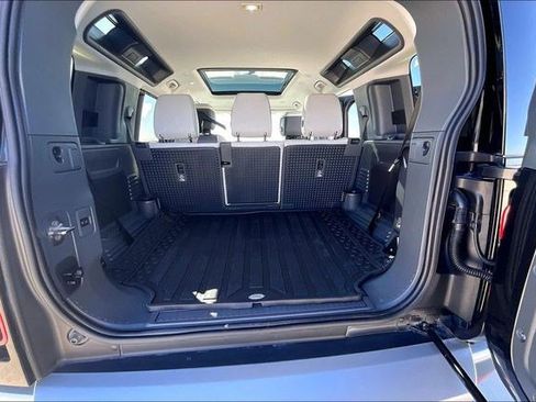 Used 2025 Land Rover Defender 110 S image 33