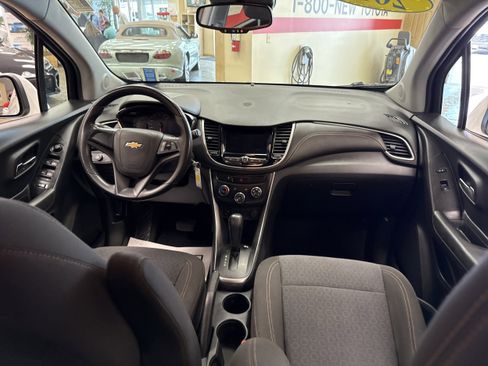 Used 2018 Chevrolet Trax LS image 31
