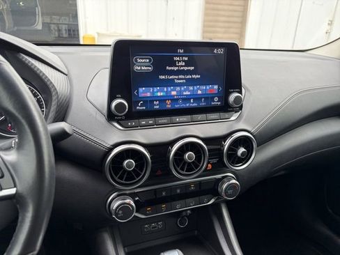 Used 2022 Nissan Sentra SV image 9