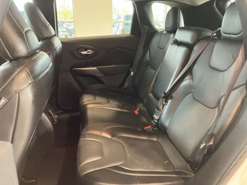 Used 2020 Jeep Cherokee Limited image 26