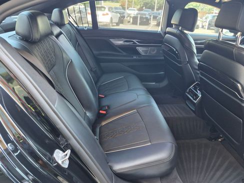 Used 2022 BMW 750i xDrive w/ Executive Package AWD/4WD image 23