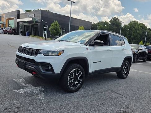 Used 2024 Jeep Compass Trailhawk AWD/4WD image 3
