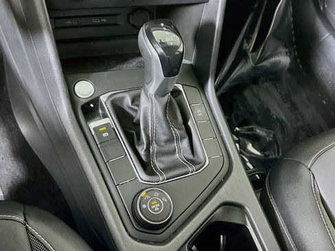 Used 2022 Volkswagen Taos SE FWD image 16