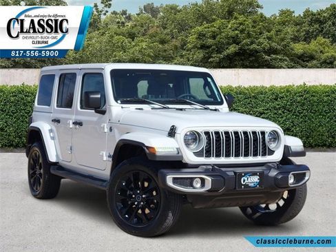 Used 2025 Jeep Wrangler Sahara image 1