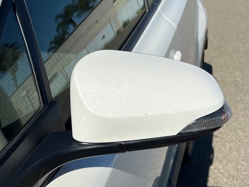 Used 2020 Toyota C-HR LE FWD image 9