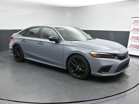 Used 2023 Honda Civic Sport image 2