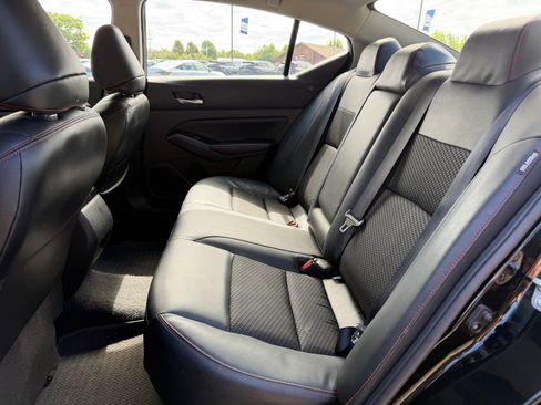 Used 2025 Nissan Altima 2.5 SR FWD image 9