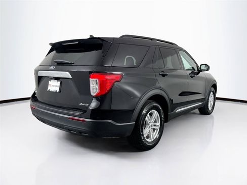Used 2023 Ford Explorer XLT AWD/4WD image 2