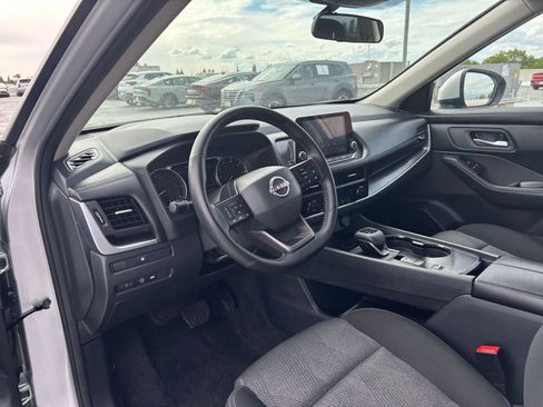 Used 2025 Nissan Rogue SV FWD image 36