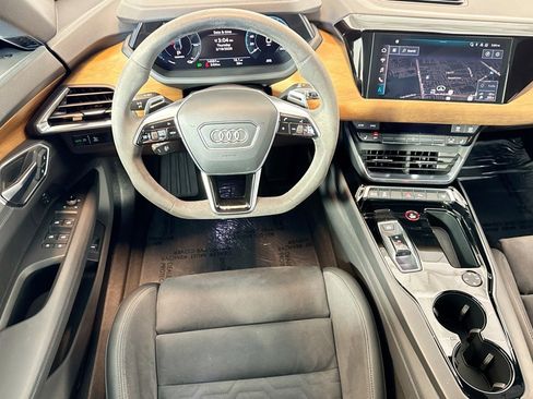 Used 2023 Audi e-tron GT Premium Plus image 19