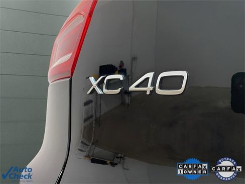 Used 2025 Volvo XC40 B5 Core image 73