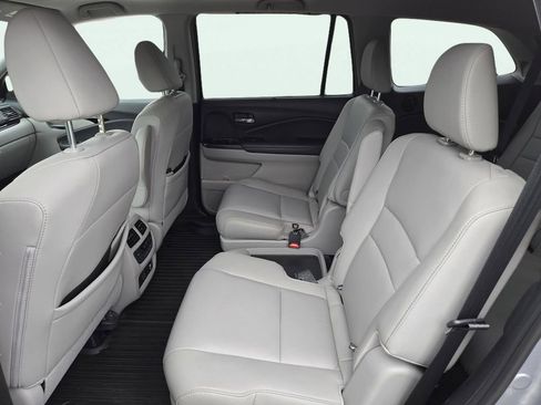 Used 2020 Honda Pilot Touring image 21
