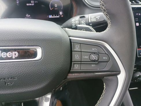 Used 2023 Jeep Grand Cherokee Altitude AWD/4WD image 31