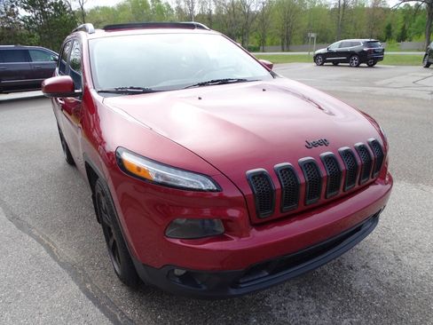 Used 2017 Jeep Cherokee High Altitude w/ Luxury Group AWD/4WD image 6