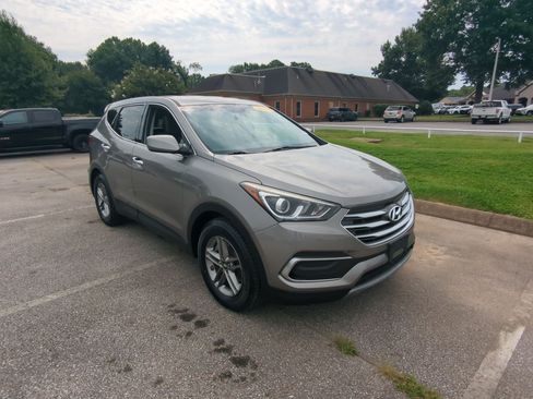 Used 2018 Hyundai Santa Fe Sport FWD image 2