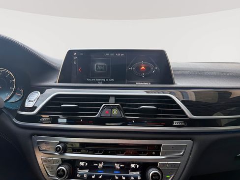 Used 2019 BMW 750i w/ M Sport Package RWD image 12