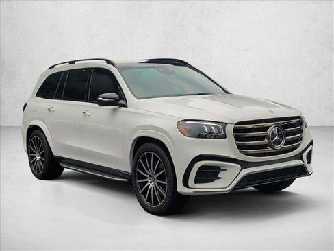 Used 2024 Mercedes-Benz GLS 450 4MATIC image 3