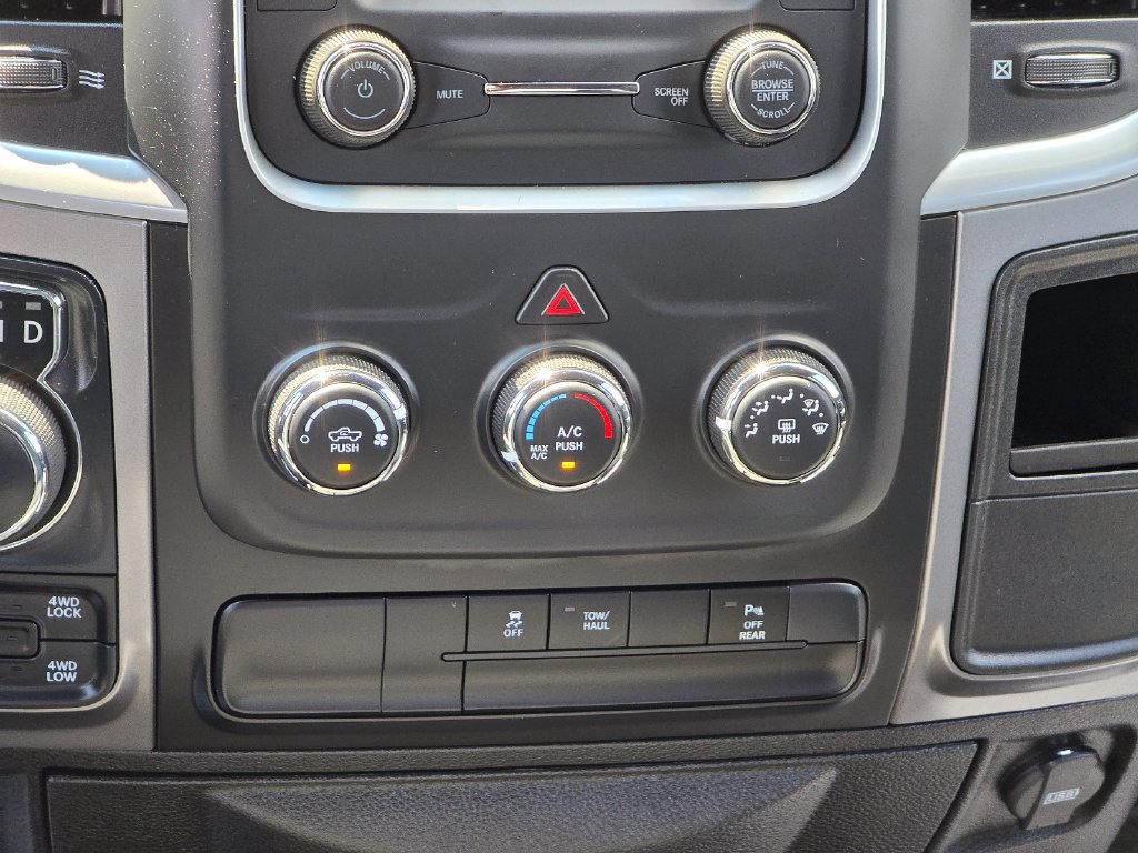 Used 2024 RAM 1500 Warlock AWD/4WD image 18