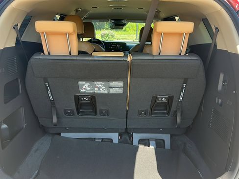 Used 2024 Kia Carnival LX image 22