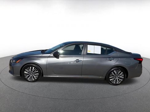 Used 2025 Nissan Altima 2.5 SV image 9