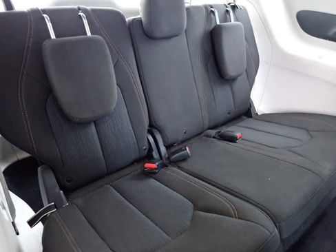 Used 2020 Chrysler Pacifica Touring image 16