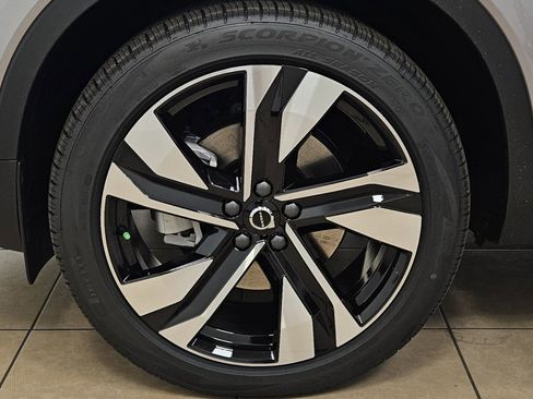 New 2026 Volvo XC40 B5 Plus w/ Climate Package image 48